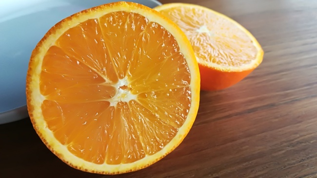 切开的鲜橙图片