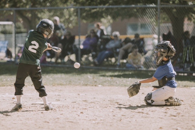 小学生棒球比赛图片