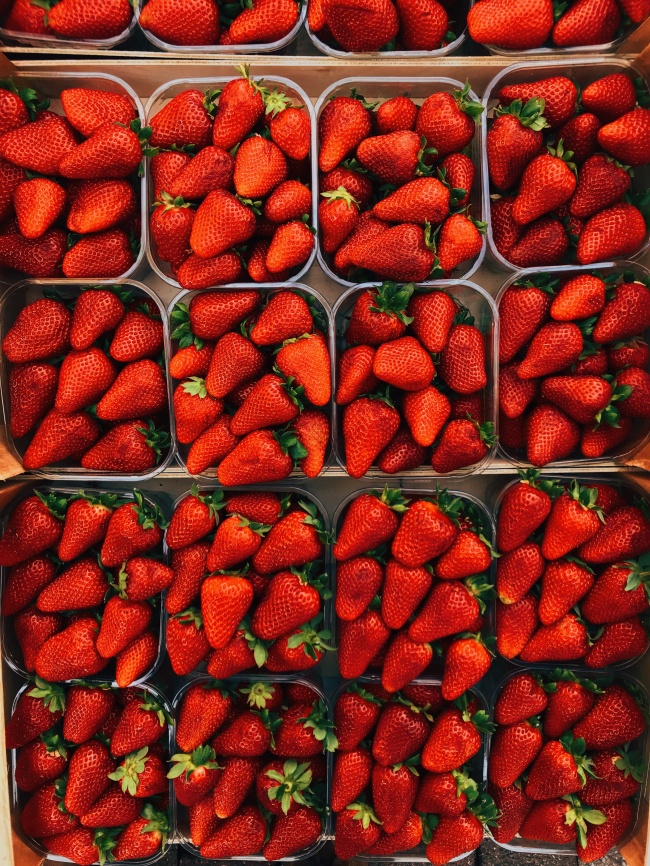 鲜红诱人草莓图片