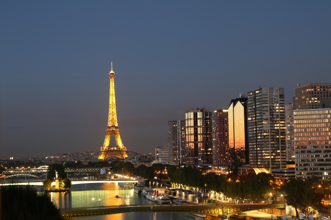 法国城市建筑夜景图片