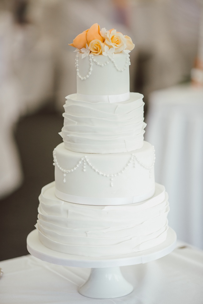 白色结婚蛋糕图片