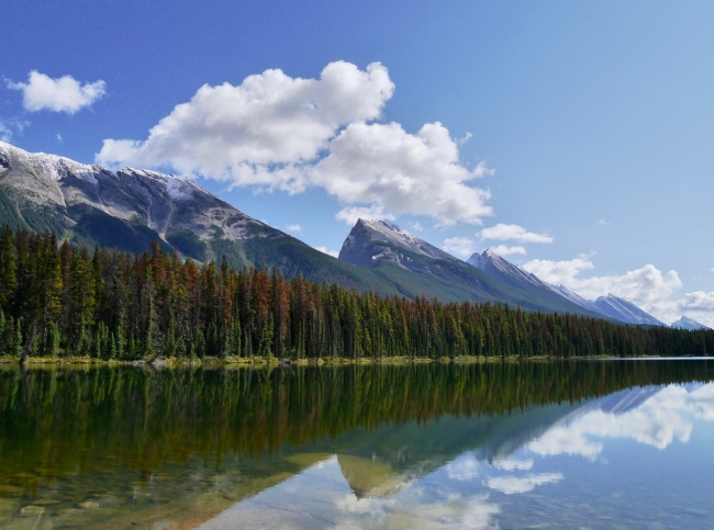 加拿大高山湖泊图片