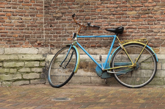 蓝色旧自行车图片