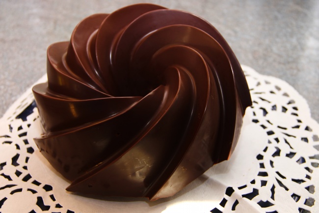 螺旋状巧克力蛋糕图片