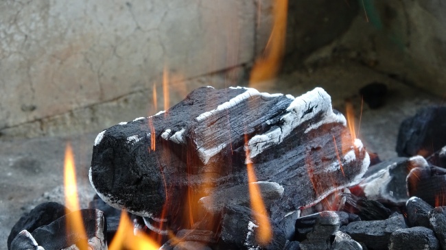 木材火焰燃烧图片