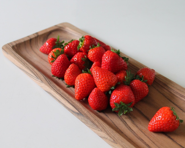 鲜红食用草莓水果图片