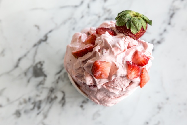 自制草莓冰淇淋图片