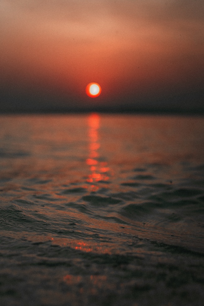 海上夕阳落日风景图片