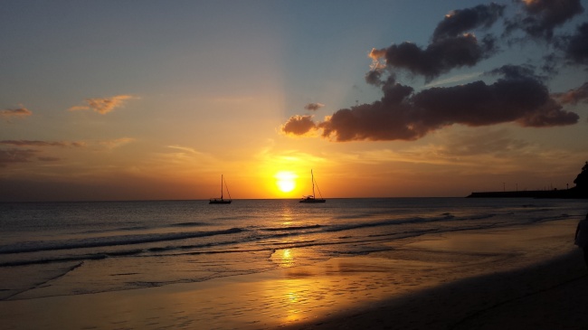 海边夕阳落日余晖图片