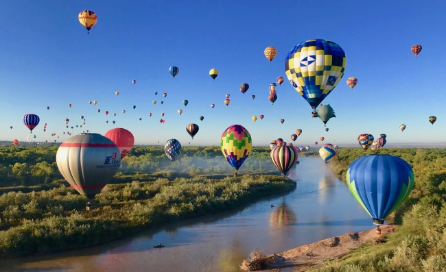 高清热气球风景图片