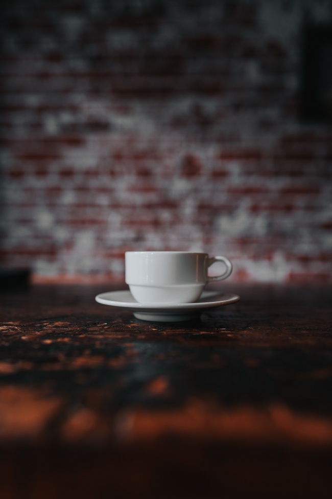 白色陶瓷咖啡杯图片