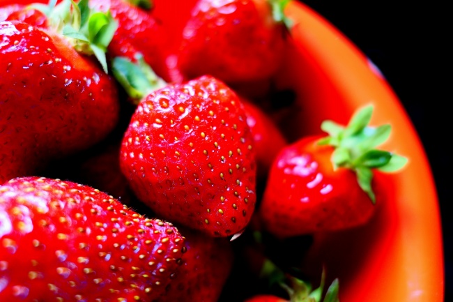 新鲜红色草莓高清图片