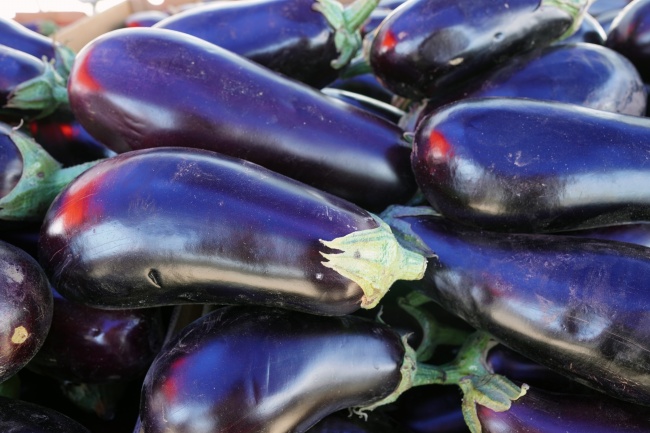 紫色茄子蔬菜图片