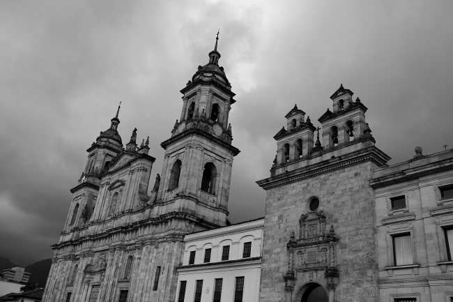大教堂建筑黑白图片