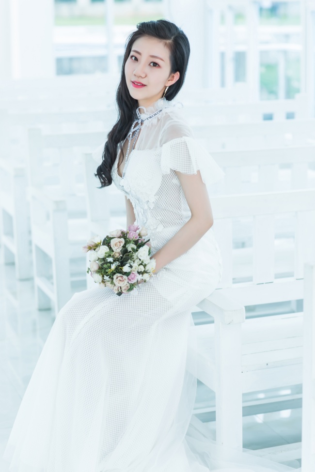 日韩美女婚纱照