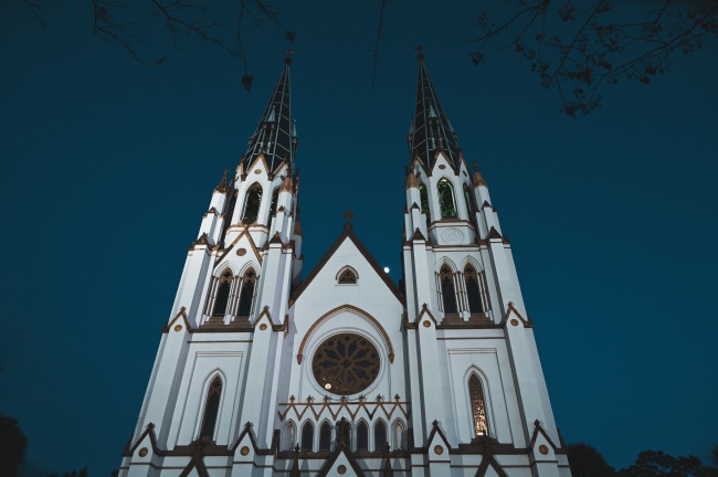 尖塔古式教堂建筑图片