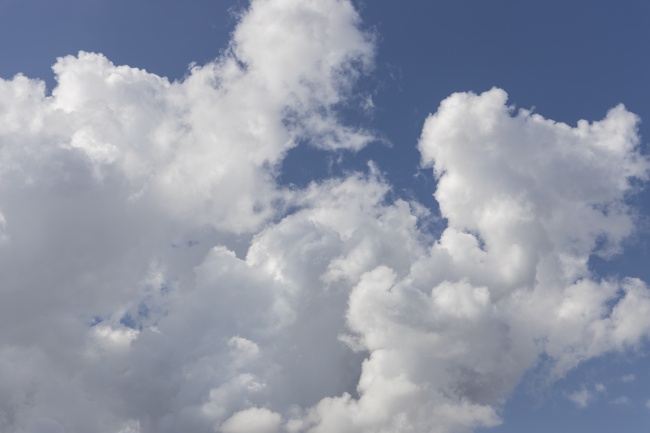 天空白云云团图片