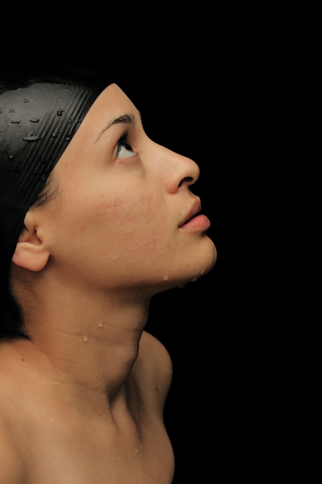 游泳美女人体艺术摄影图片