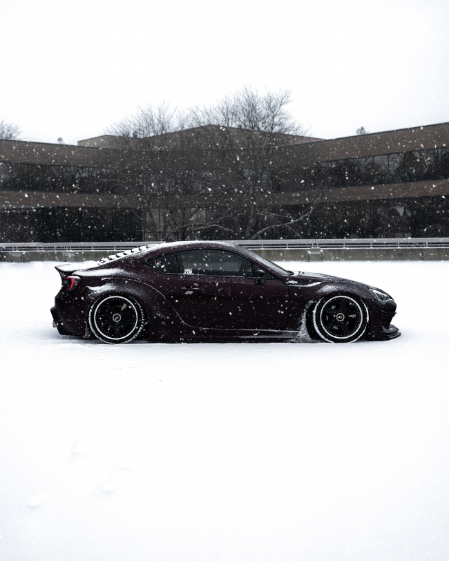 下雪天雪地汽车图片