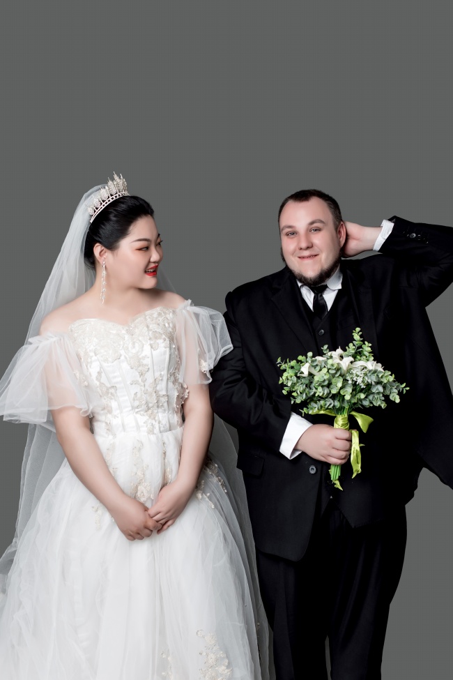 微胖情侣婚纱照图片