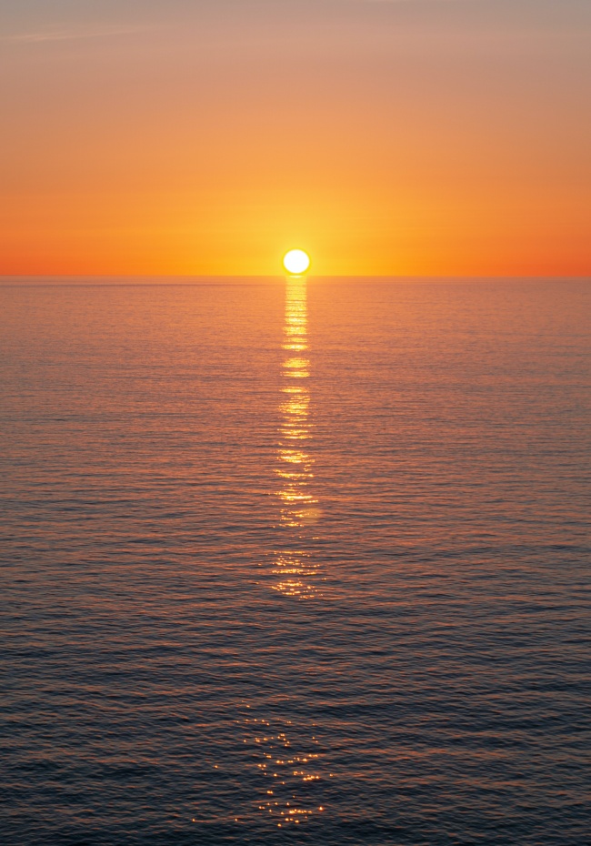 黄昏海上夕阳图片