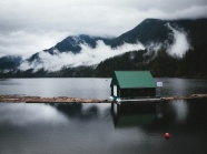 湖泊小屋风景图片