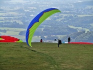 滑翔伞落地图片