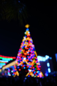 彩色霓虹灯圣诞树图片