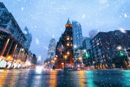 城市下雪唯美夜景图片