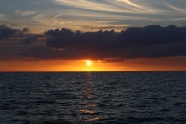 黄昏海面日落风景图片
