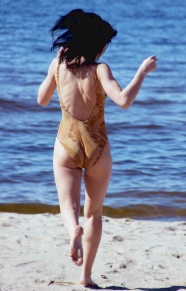 海边泳装美女人体艺术摄影