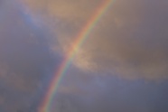 雨后天空彩虹图片