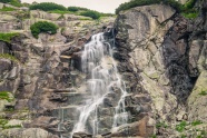 岩石瀑布流水图片
