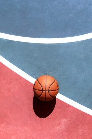 篮球场地篮球图片