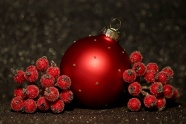 红色圣诞球浆果图片