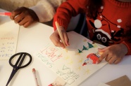 小女孩手绘圣诞卡片图片