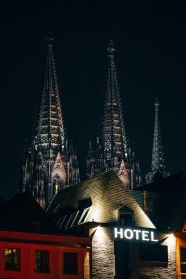 夜晚科隆大教堂图片
