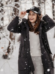 冬季雪中美女图片