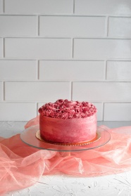粉色奶油裱花蛋糕图片