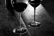 两杯葡萄酒浪漫素材图片