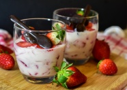 奶油草莓甜点饮品图片