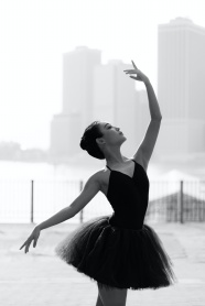 黑色芭蕾舞裙美女图片