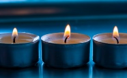 蓝色蜡烛火焰图片