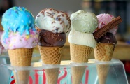 彩色甜筒冰激凌图片