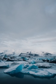 雪山冰川浮冰图片