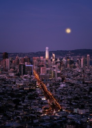 紫色夜幕下的城市图片