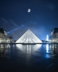 法国巴黎卢浮宫夜景图片