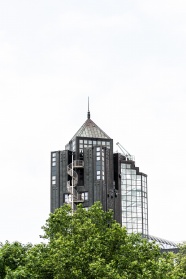 尖塔现代商务建筑图片