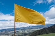 黄色飘扬国旗图片
