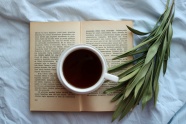 一杯咖啡一本书图片